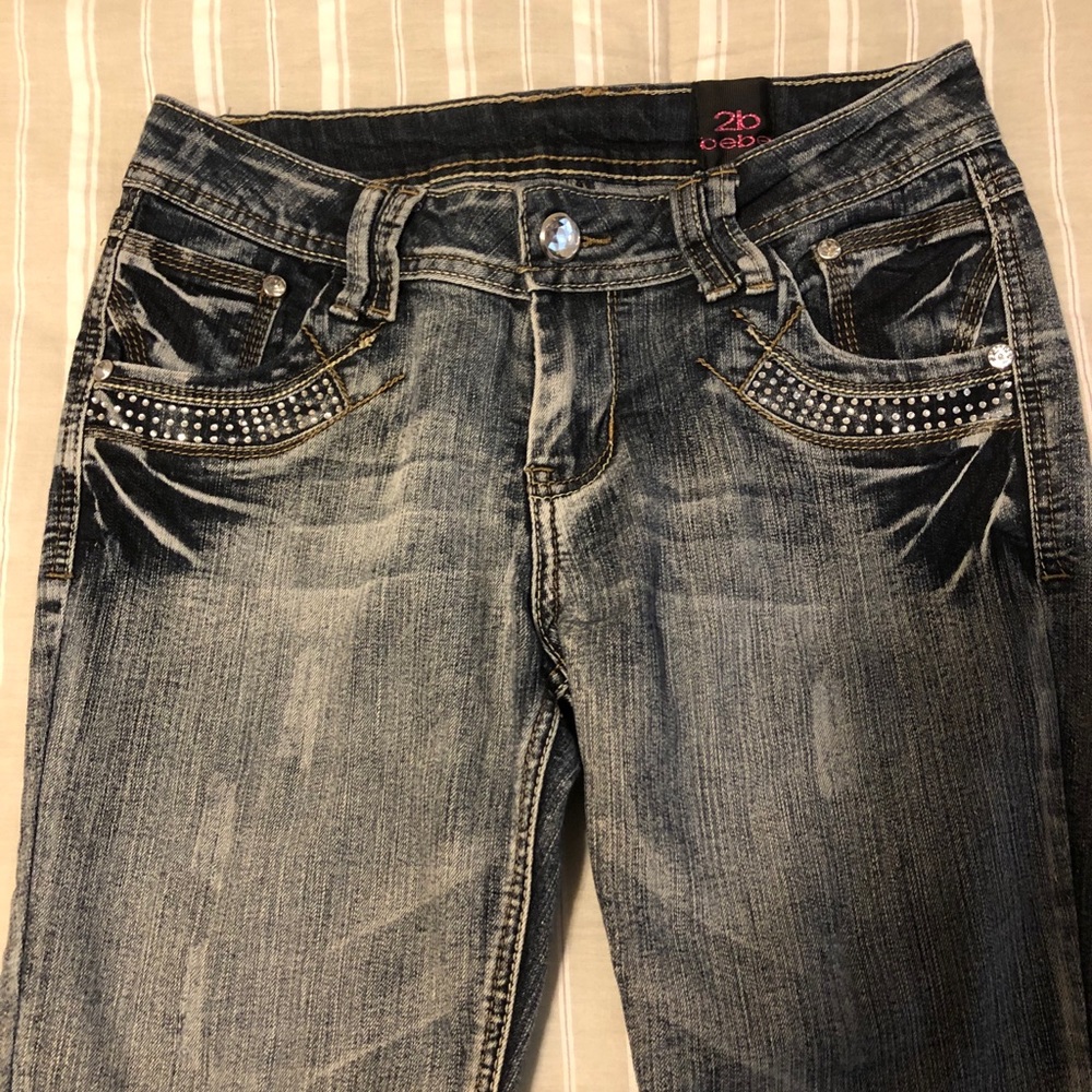 2B BEBE STUDDED GEM DISTRESSED JEANS SZ 29